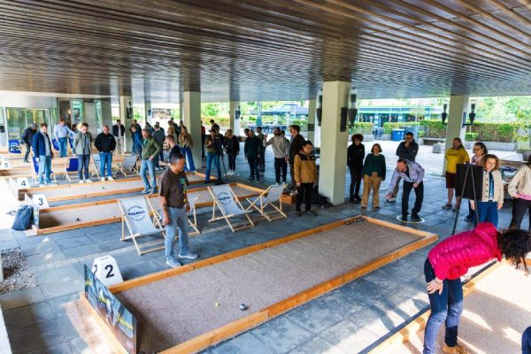 Mobiele pop-up petanquebaan huren met aankleding